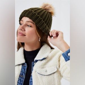 BRAND NEW Pacsun LA Hearts Faux Fur Pom Beanie